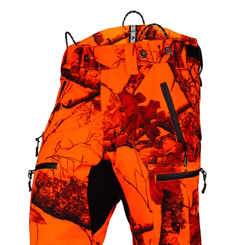 Pantalon Breatheflex Pro Realtree en orange avec motif camouflage noir et renforts genoux noirs, vue arrière avec plusieurs poches zippées