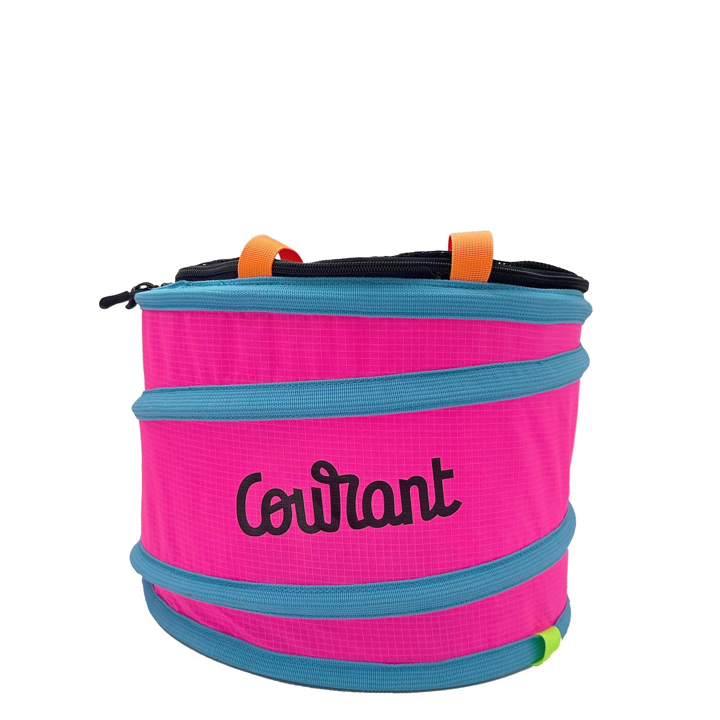 Pelican M, contenant rond rose avec bords bleus et boucles de transport orange, le mot « Courant » en lettres noires sur le devant