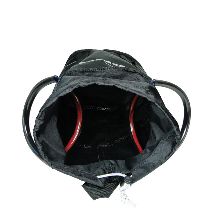 Vue intérieure du DMM Tool Bag 6 ouvert avec cadre intérieur rouge et fermeture à cordon de serrage sur le bord supérieur