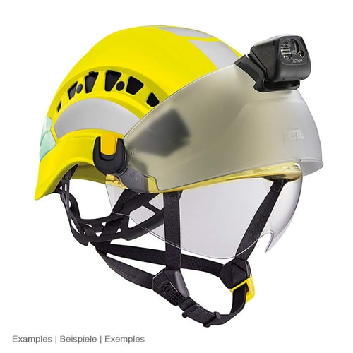 Casque Petzl Vertex Vent Hi-Viz en jaune avec visière et lampe noires, sangles noires et autocollants blancs réfléchissants
