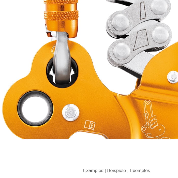 Détail de la partie supérieure du système de câbles Petzl ZigZag avec un mousqueton et des leviers argentés