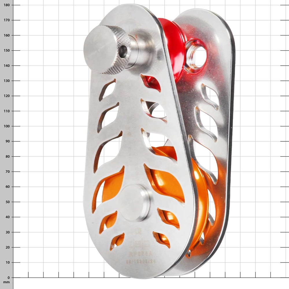 Poulie coupe-feu avec boîtier en métal argenté et poulie orange, fabricant ISC, type RP056A