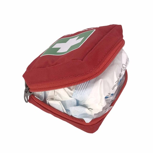 Set de premiers secours Tatonka XS rouge ouvert, contenu visible avec un emballage blanc et bleu