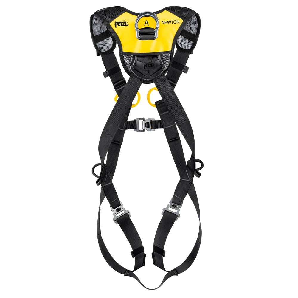 Harnais de sécurité Newton Fast de Petzl avec coussin dorsal jaune, sangle noire, anneaux jaunes et œillet métallique, nom du fabricant Petzl visible