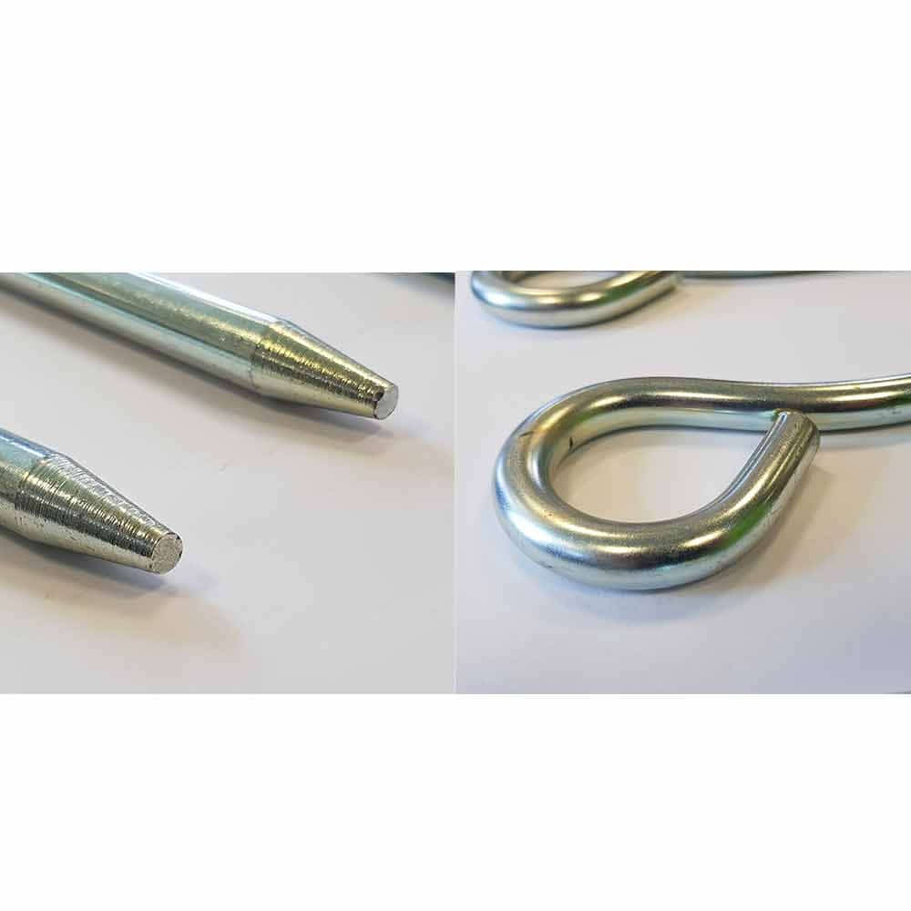 Goupilles de protection en maille, gros plan des extrémités pointues et des extrémités incurvées des goupilles en métal argenté