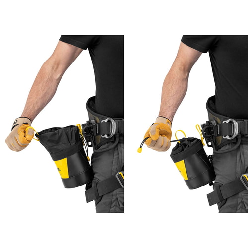 Toolbag 1.5 de Petzl, sac jaune et noir avec cordon de serrage, attaché à un harnais d’escalade, deux photos d’une personne portant des gants et tirant sur le cordon