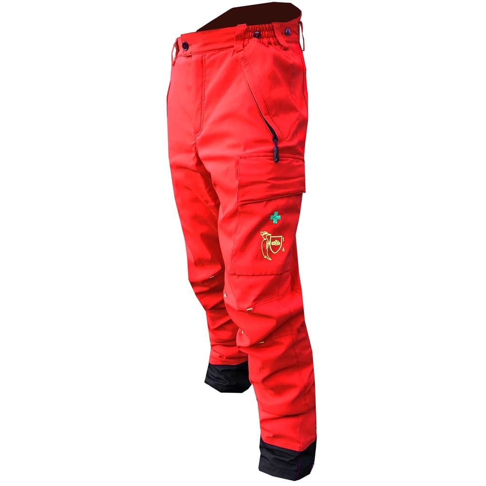 Pantalon Everest R rouge avec ceinture et ourlet noirs, poche latérale zippée et croix verte et logo jaune sur le devant
