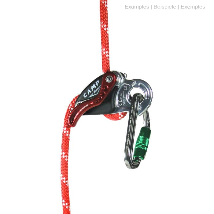 Druid Pro de CAMP Safety, appareil noir et argent avec levier rouge sur corde rouge et mousqueton vert