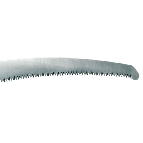 Gros plan de la lame de scie Silky Zübat 330-7.5 avec des dents tranchantes et régulières sur une lame métallique incurvée