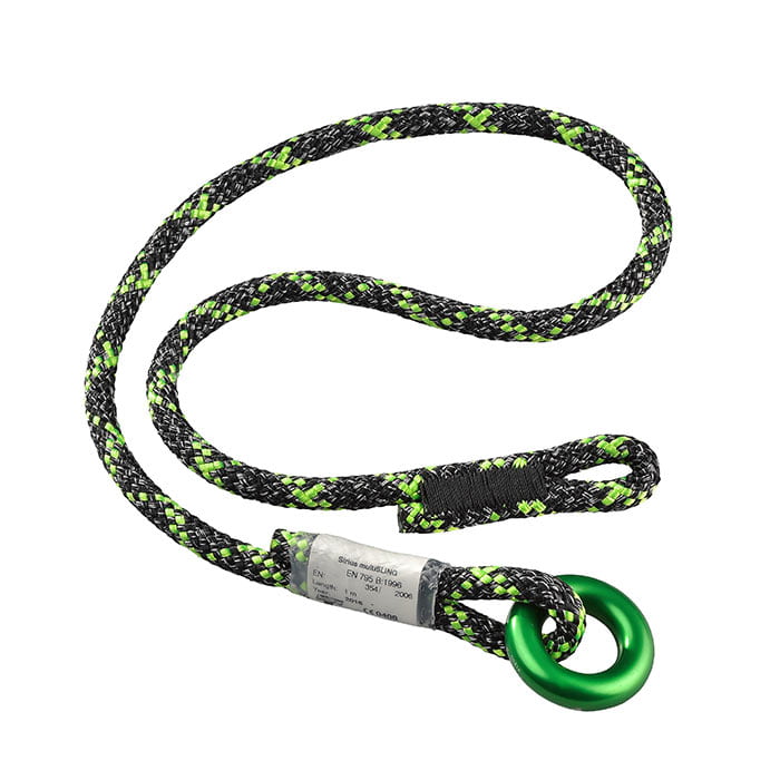 Sirius multiSLING, une corde noire et verte avec un œillet en métal vert à l’extrémité et une étiquette blanche sur la corde