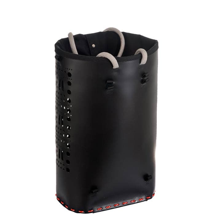 ropeBUCKET 80, conteneur cylindrique noir sans sangle, avec passants de poignée gris et coutures rouges sur le fond, sans lettrage visible