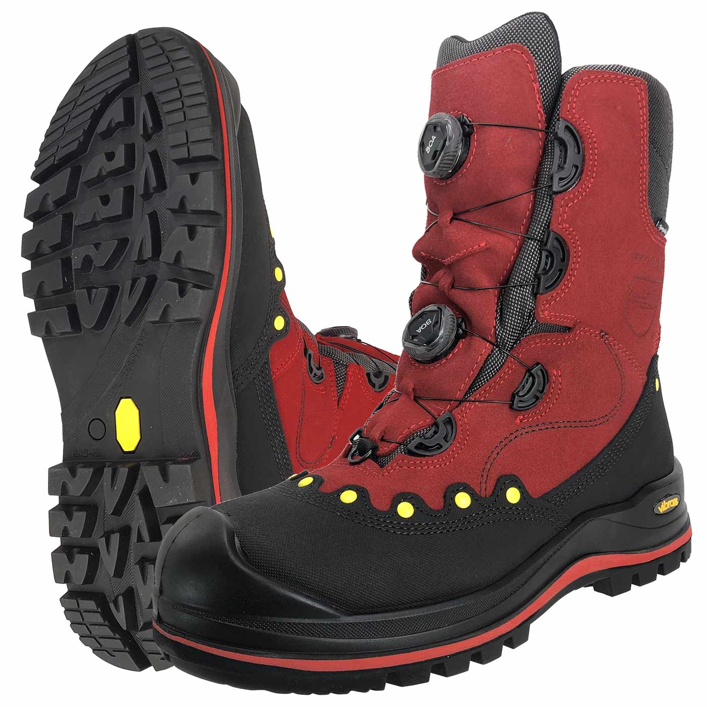 Chaussure de protection contre les coupures BOA® en rouge et noir avec des accents jaunes, semelle noire avec profil et deux fermetures torsadées noires à l’avant