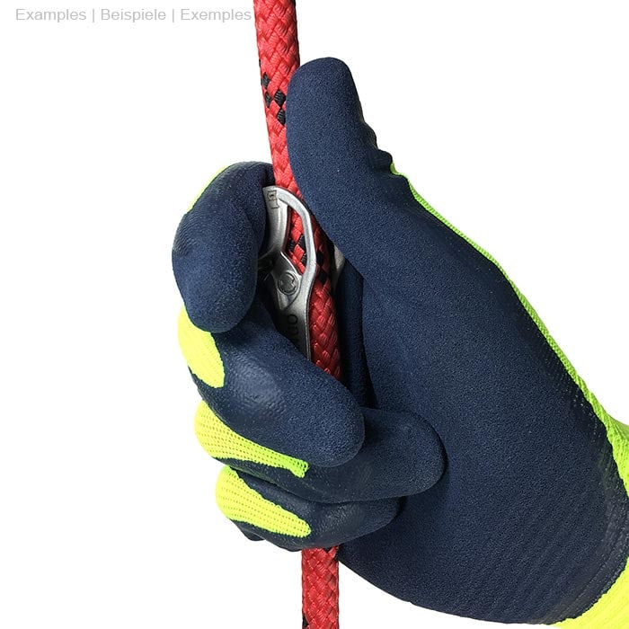 Main avec un gant bleu et jaune tenant une corde rouge avec une partie en métal argenté avec l’inscription « RINGO » d’un autre point de vue