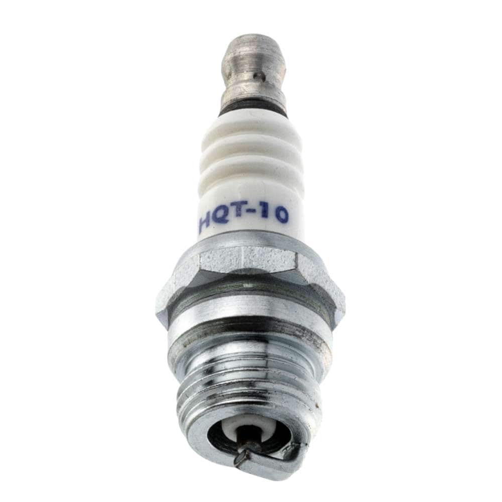 Bougie HQT-10 avec isolateur en céramique blanche et filetage métallique, lettrage HQT-10 sur l’isolant