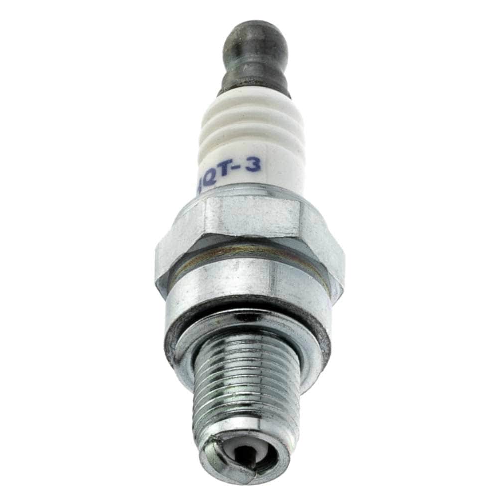 Bougie HQT-3 avec isolant en céramique blanche et filetage métallique, tête de connexion noire en haut, « HQT-3 » est écrit en lettres bleues sur la partie en céramique