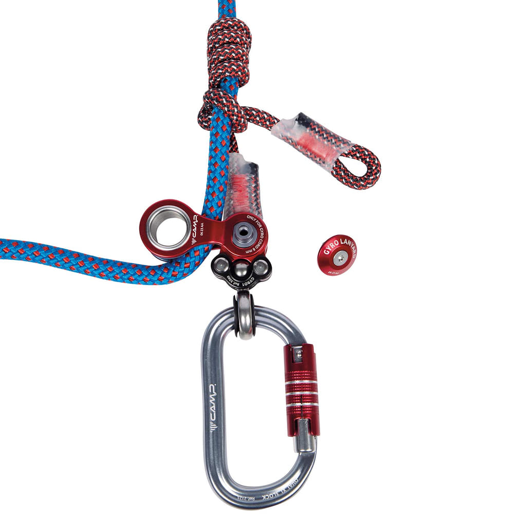 Longe gyroscopique simple, gros plan de pièces métalliques rouges avec mousqueton et corde en bleu-rouge