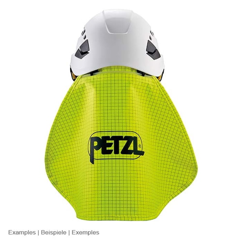 Casque blanc avec protège-cou Petzl vert clair fixé au casque, avec motif à carreaux noirs et logo Petzl noir au centre