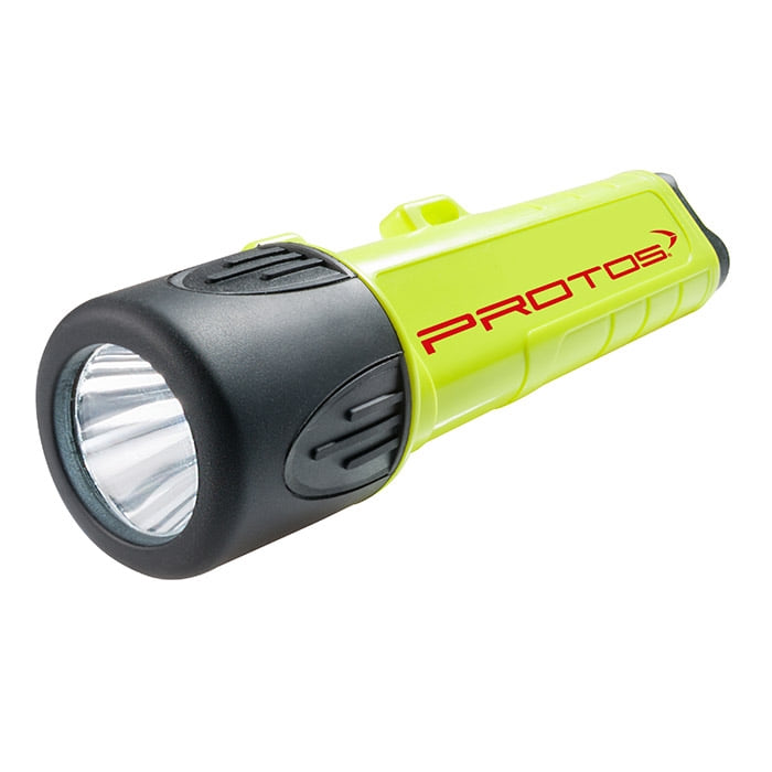 Lampe de poche Maclip Light de Protos en jaune avec tête de lampe noire et inscription Protos rouge
