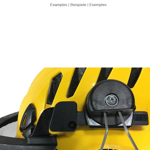 Gros plan sur le mécanisme de fixation de la visière transparente ECC sur un casque jaune avec des aérations noires et une fermeture noire