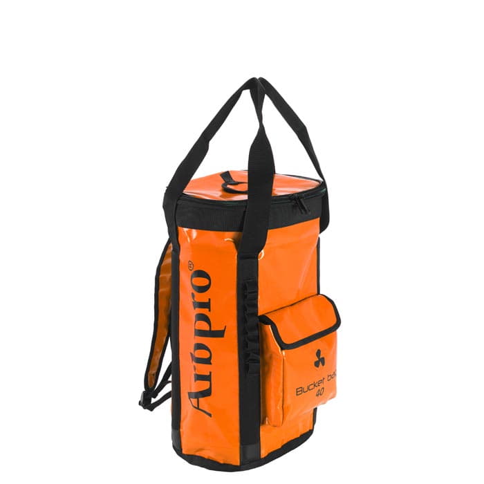 Sac à dos seau orange 40 d’Airpro avec fermeture éclair noire, poignées de transport et poche avant à rabat