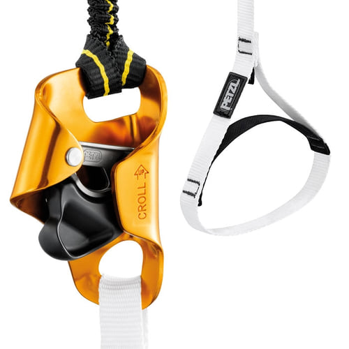 Gros plan sur l’appareil d’aide à la remontée jaune Croll de Petzl avec ruban noir et blanc