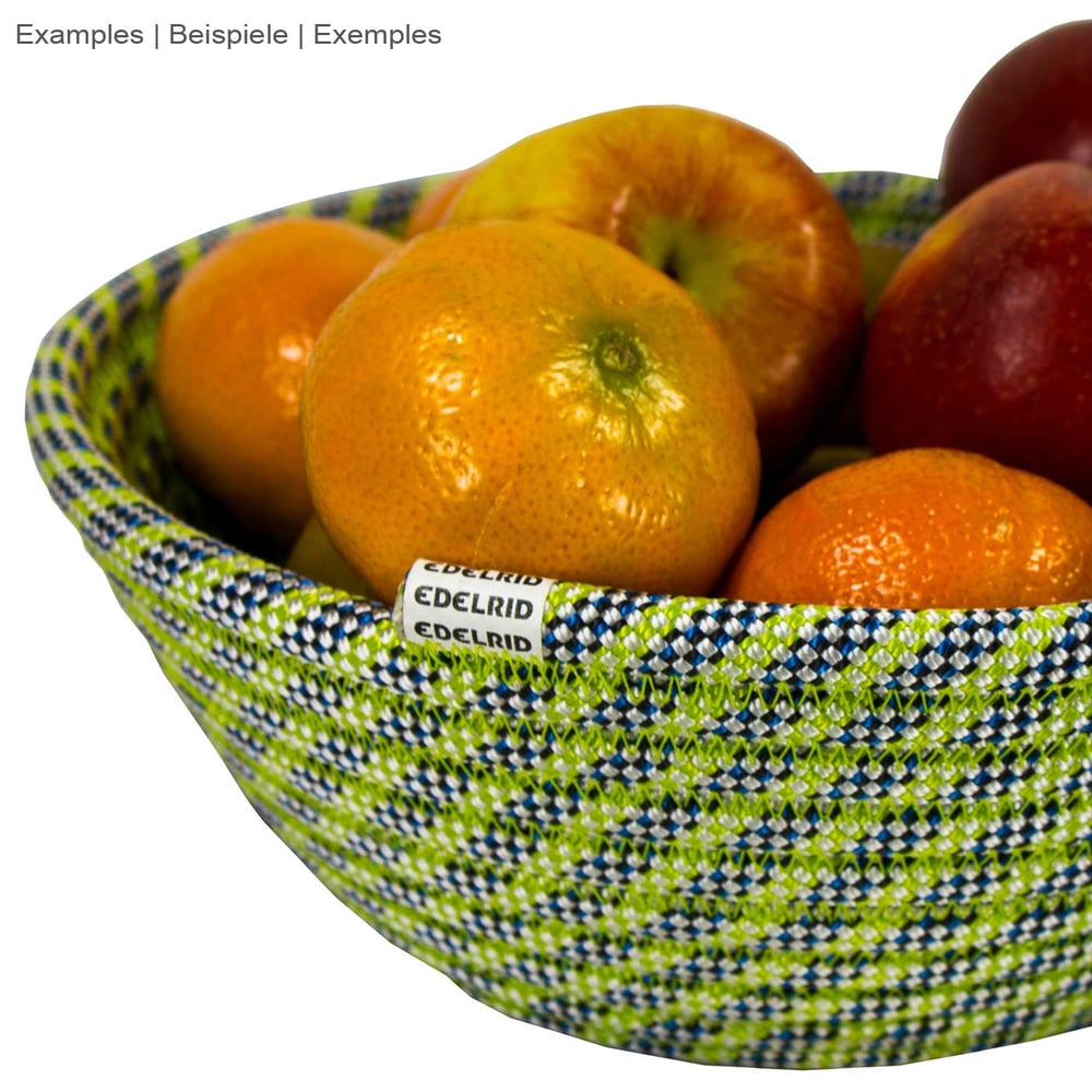 Bol en corde d’Edelrid, bol vert en corde, rempli de divers fruits, gros plan