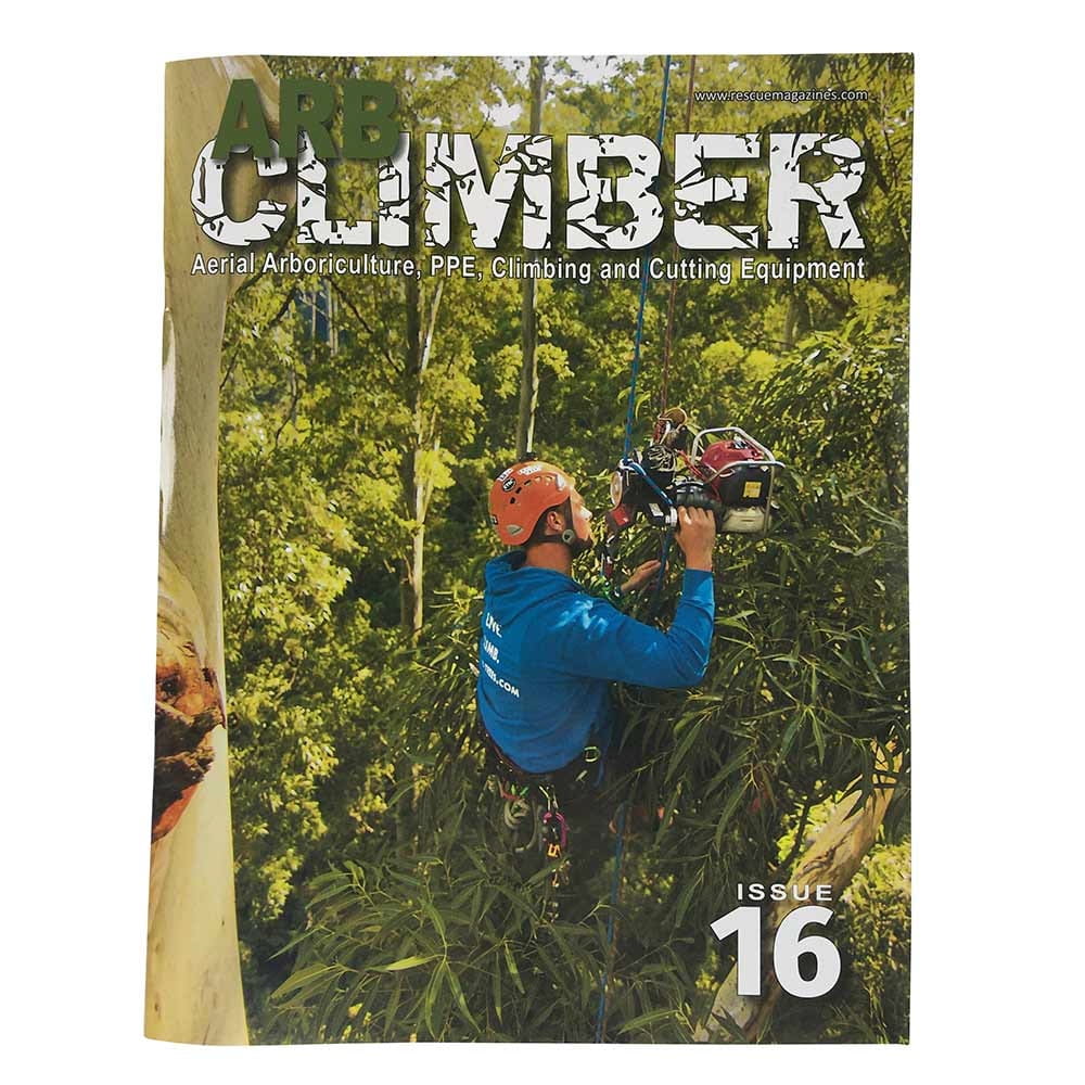 Magazine Arb Climber n° 16 avec un grimpeur en veste bleue et casque orange travaillant sur un arbre avec des cordes