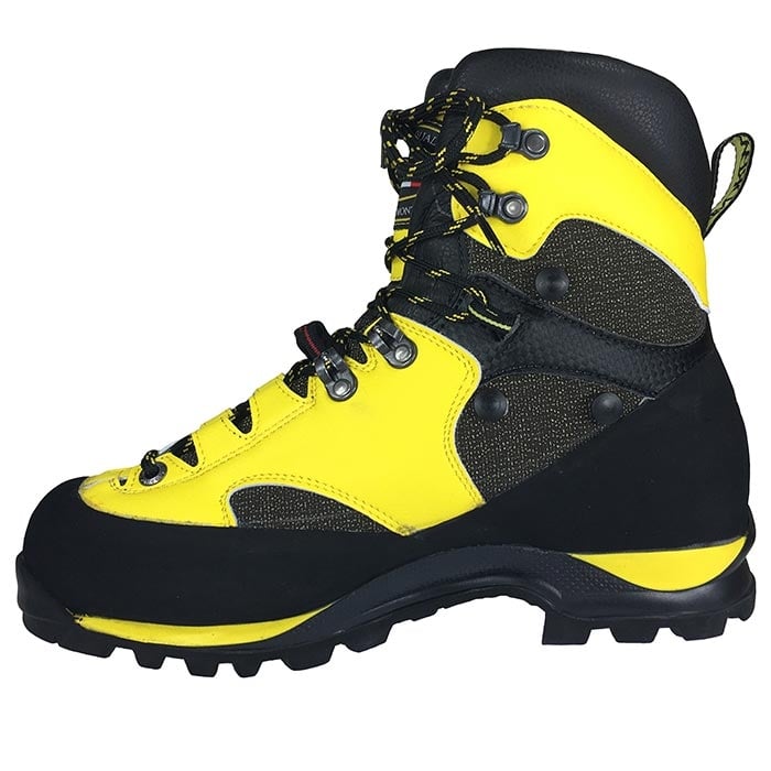Botte Quickstep EZloop d’Arbpro, vue latérale d’une chaussure de montagne jaune et noire à lacets