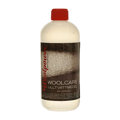 Woolpower Woolcare Ulltvättmedel Détergent pour laine 3 % Lanoline 500 ml avec bouchon à vis rouge et étiquette noire avec texte rouge et blanc