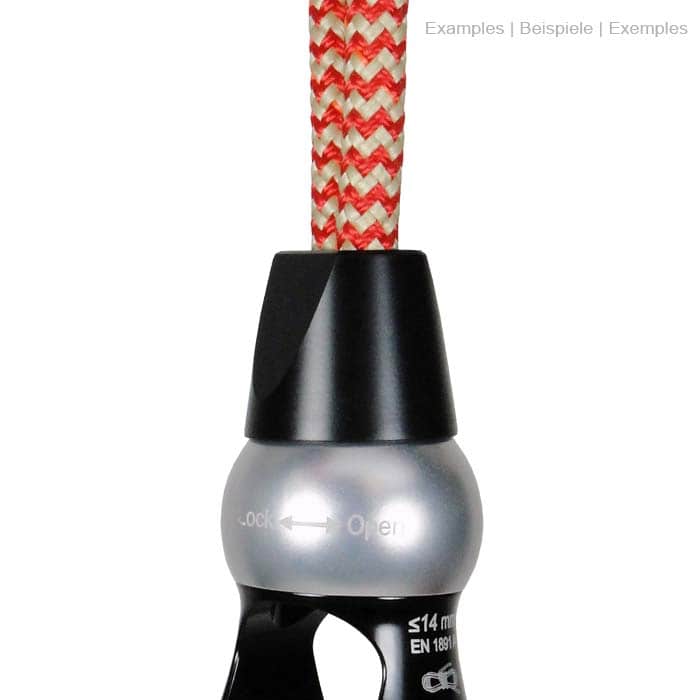 Corde conique Cocoon, cône conique en plastique noir attaché à l’extrémité d’une corde rouge et blanche, nom du produit visible