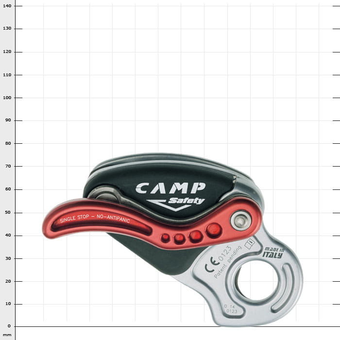 Druid Pro de CAMP Safety, appareil noir et argent avec levier rouge et trous ronds