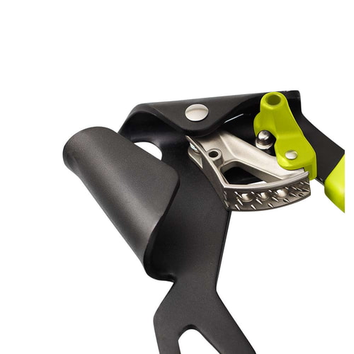 Hand Cruiser R Gros plan de la poignée noire et verte avec mécanisme métallique visible et couvercle de protection