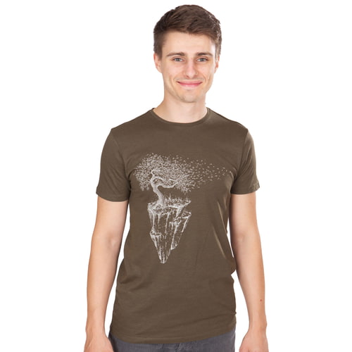 T-shirt islandais vert olive porté par un jeune homme aux cheveux courts