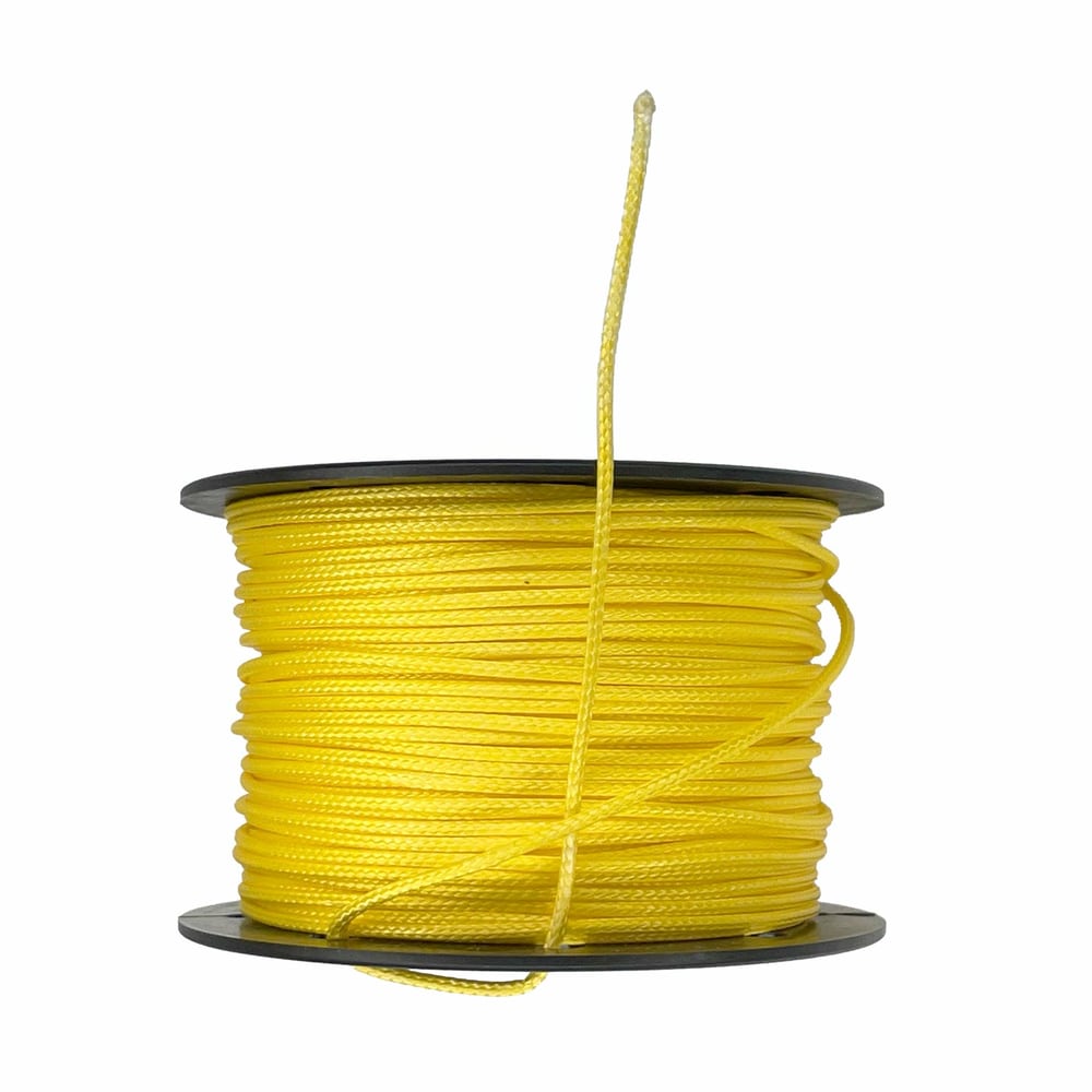 Ligne supérieure Fusion ligne jaune sur bobine noire sur le côté avec extrémité de ligne libre visible