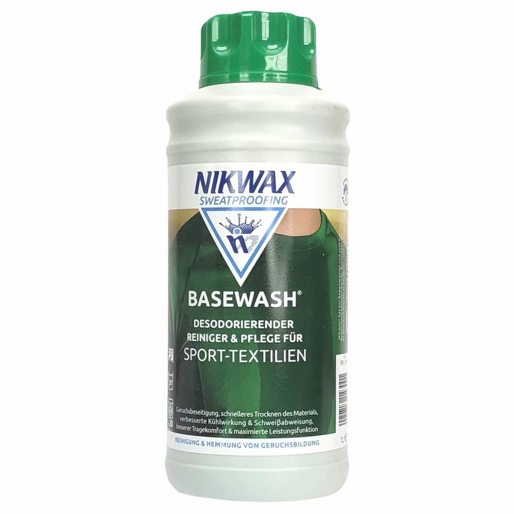 Flacon Nikwax Basewash avec couvercle vert, corps blanc et étiquette verte indiquant « Nettoyant désodorisant et soin pour textiles de sport »