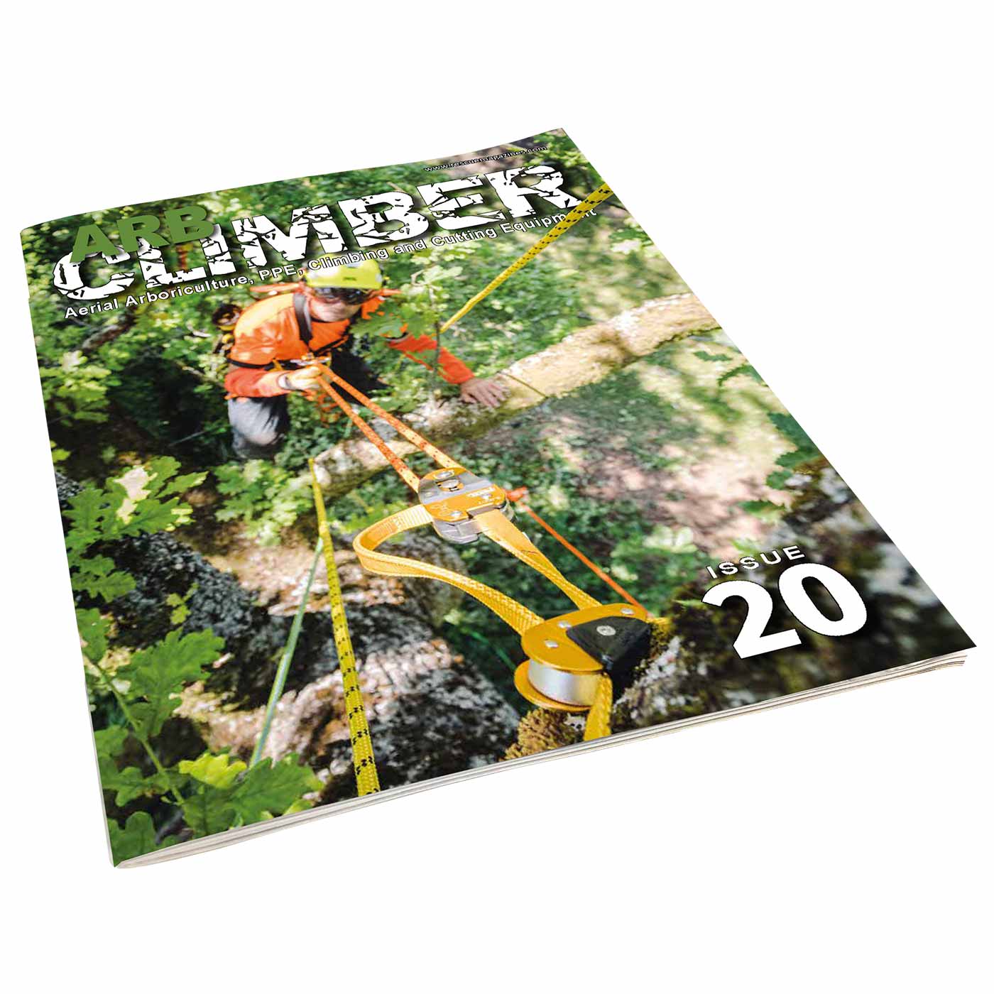 Magazine Arb Climber n° 20 couché en perspective oblique avec la même image de couverture d’un grimpeur dans un arbre