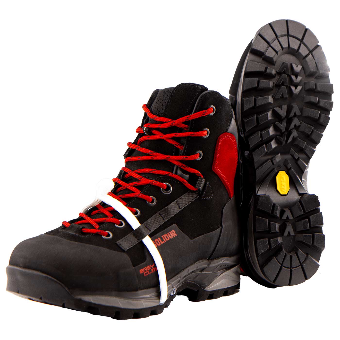 Chaussure d’alpinisme noire TreeClimb avec lacets rouges et talon rouge, une semelle de chaussure est visible avec profil et logo jaune