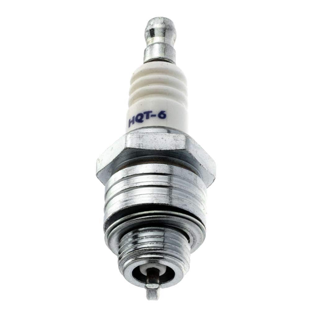 Bougie HQT-6 avec boîtier en céramique blanche et filetage en métal argenté indiquant HQT-6