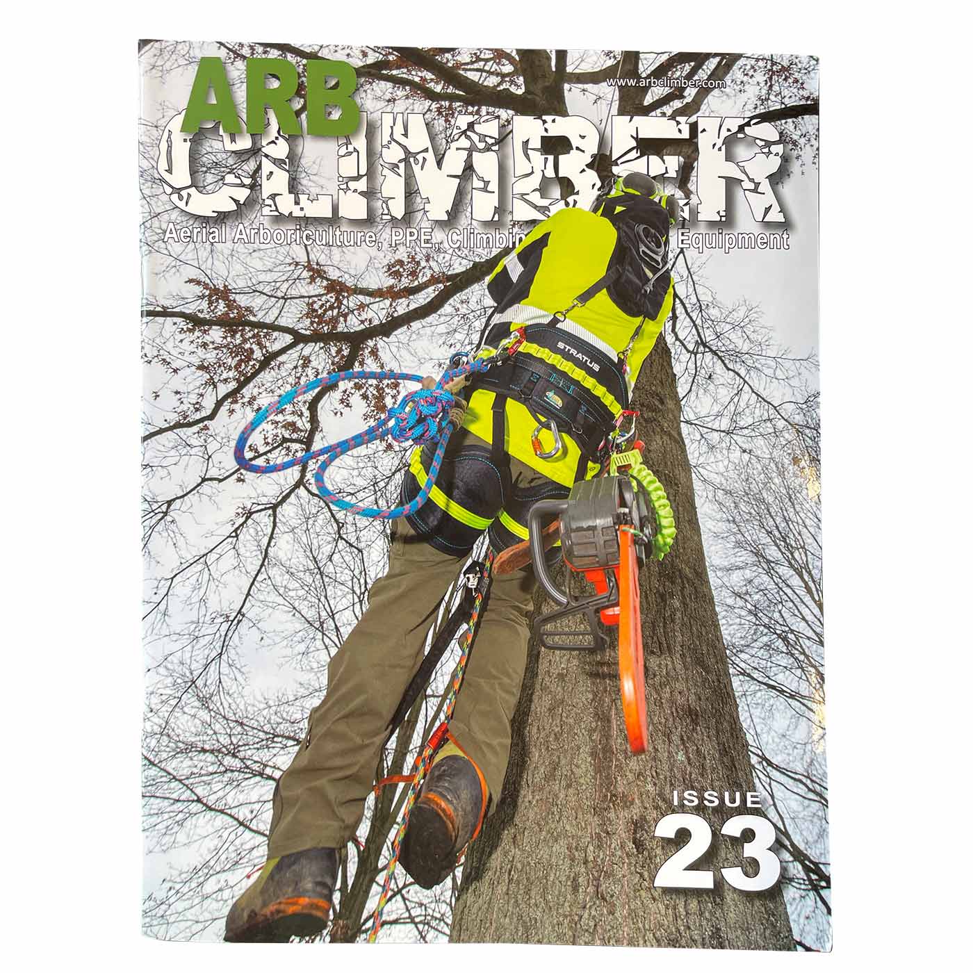 Magazine Arb Climber n° 23 avec un grimpeur en tenue de protection jaune sur un tronc d’arbre, tronçonneuse sur le côté, titre en grosses lettres en haut et numéro d’édition 23 en bas à droite
