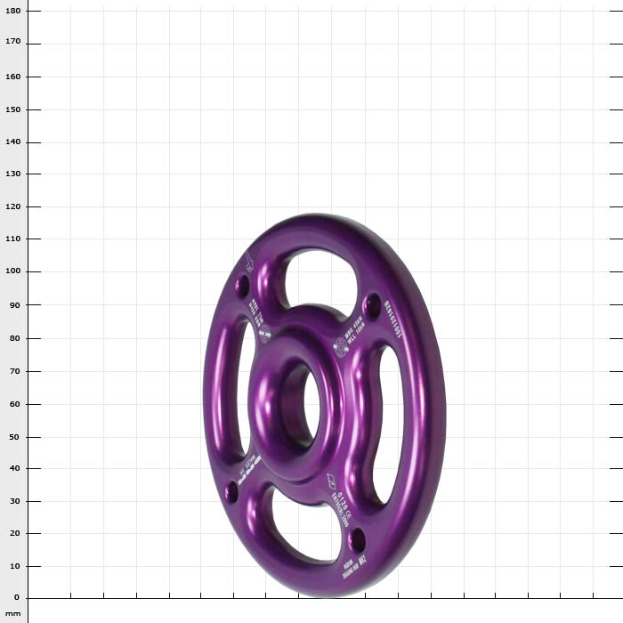 Gréement Hub 108, pièce métallique ronde et violette avec plusieurs évidements et inscriptions en surface