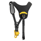 Top Croll de Petzl, vue arrière du harnais bloqueur poitrine noir avec tissu mesh gris et bloqueur jaune
