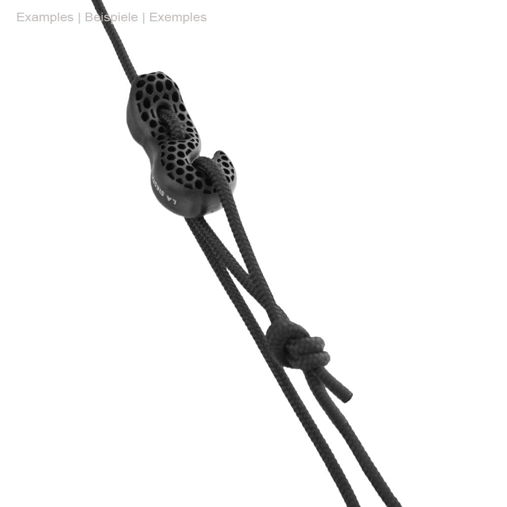 Gros plan du crochet noir et des nœuds du hamac CasaMount de La Siesta sur une corde noire