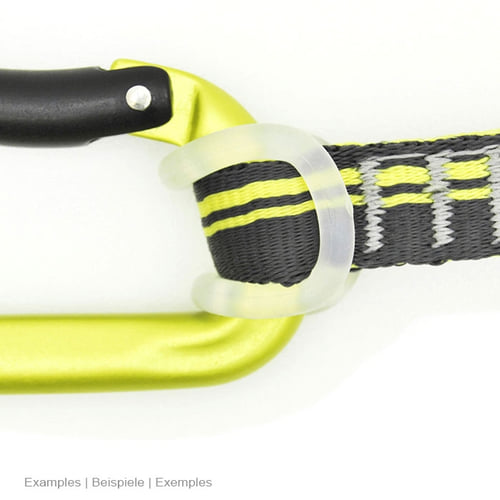 Fast Rubber, l’élastique blanc s’enroule autour d’une bande textile noire et jaune attachée à un mousqueton vert