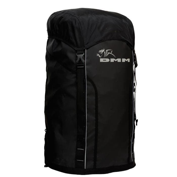 Sac à dos DMM Porter 70 en noir avec logo DMM gris sur le devant