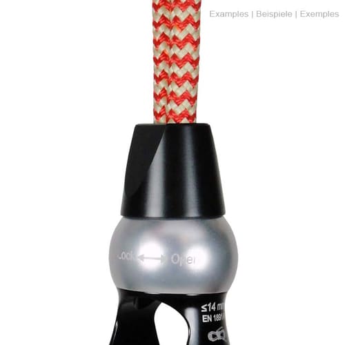 Corde conique Cocoon, cône conique en plastique noir attaché à l’extrémité d’une corde rouge et blanche, nom du produit visible