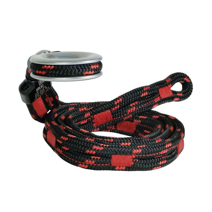 Corde noire et rouge avec anneau en métal et élément en plastique avec l’inscription SnakeTail, enroulée