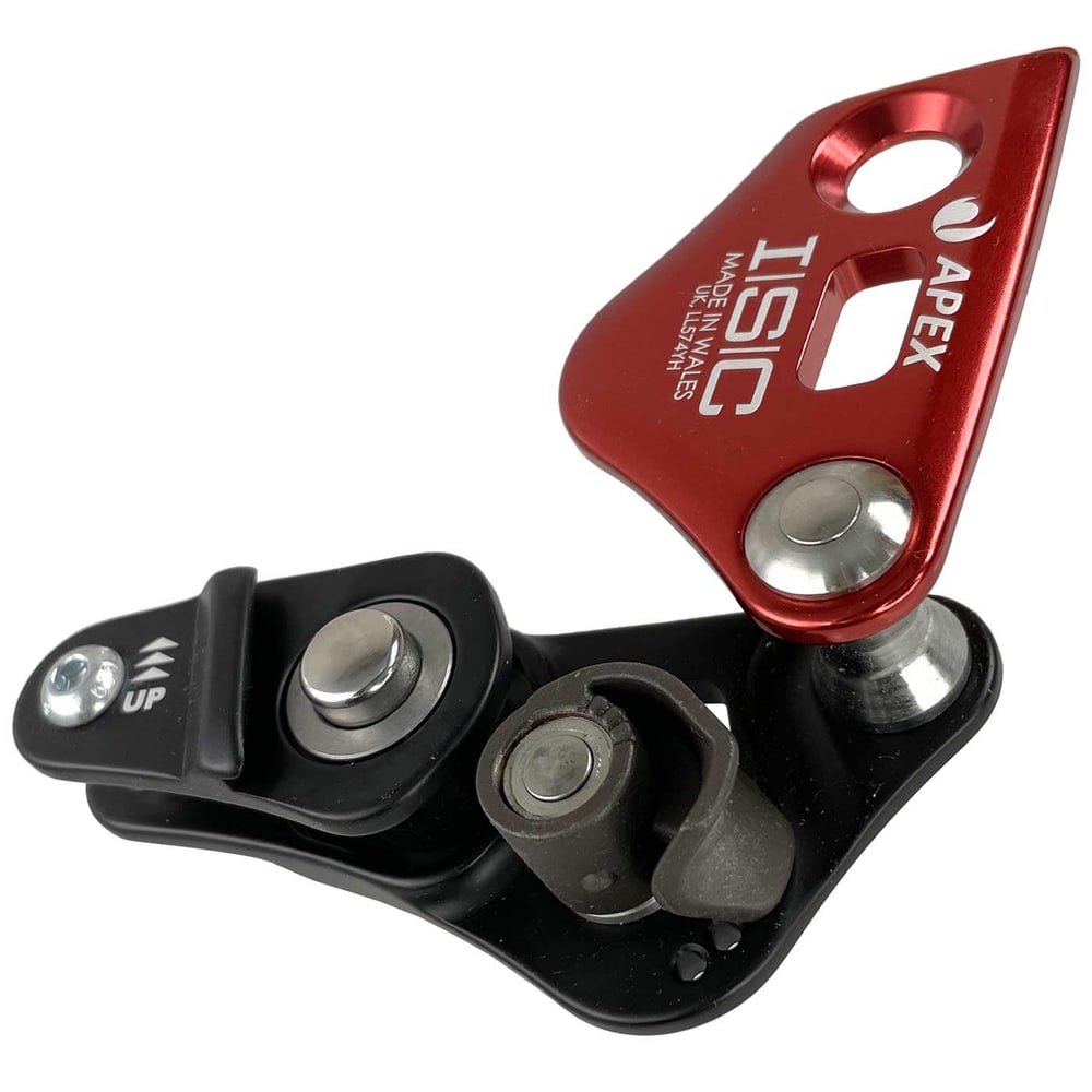 Clé à câble Apex d’ISC, dispositif en métal rouge et noir avec pièces mobiles, inscription « APEX ISC Made in Wales », sur fond blanc