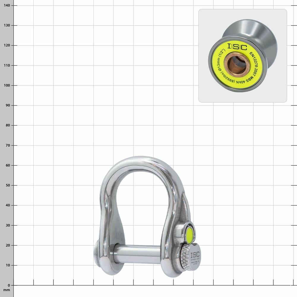 Ultra Link Small d’ISC, une manille argentée avec un boulon rond et un bouton jaune sur le fermoir
