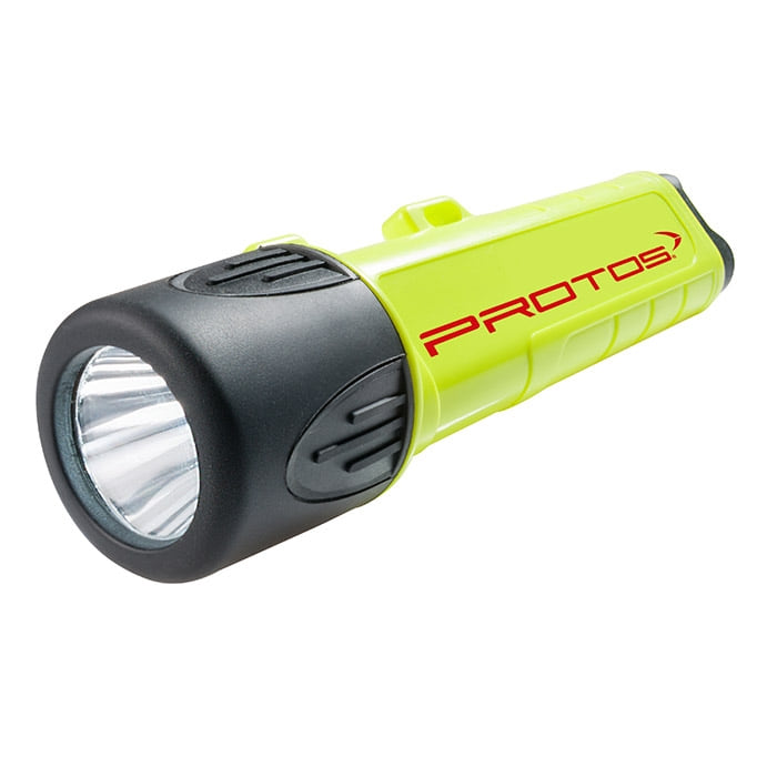 Lampe de poche Maclip Light de Protos en jaune avec tête de lampe noire et inscription Protos rouge