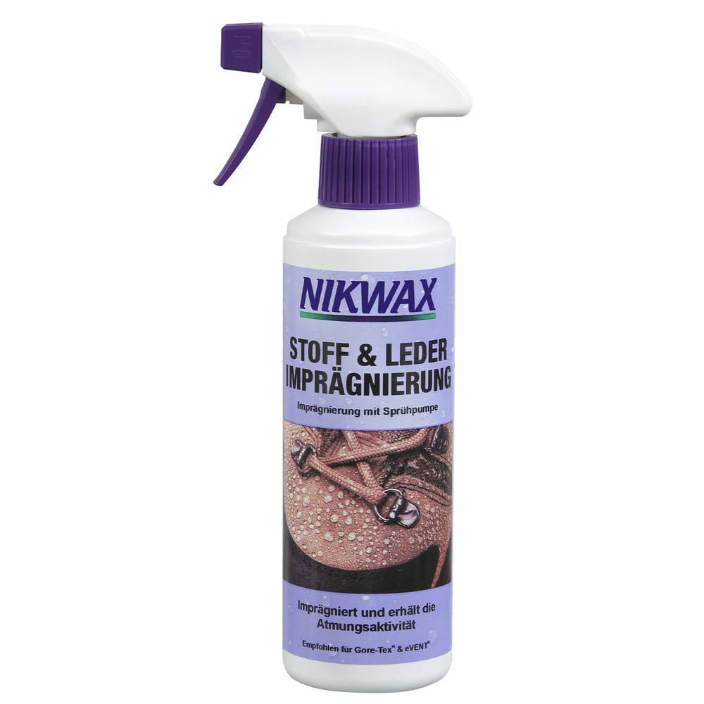 Flacon pulvérisateur d’imprégnation de tissu et de cuir Nikwax avec corps blanc et tête de pulvérisation violette, étiquette violette avec texte et image de chaussure en cuir humide